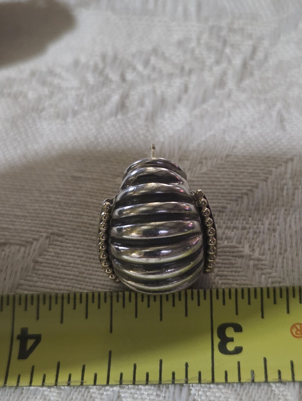LAGOS Vintage Caviar Fluted Shrimp Earrings with Omega Backs, SS & 18k - Picture 13 of 13